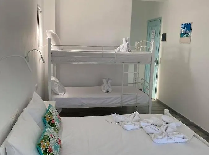 بيت ضيافة Cactus Paros 3*