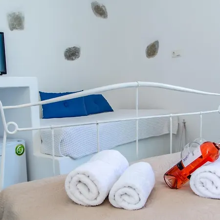 Cactus Paros 2* לוגאראס