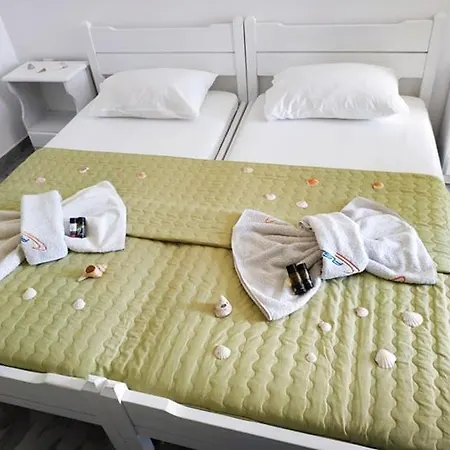 Cactus Paros Gæstehus 2*