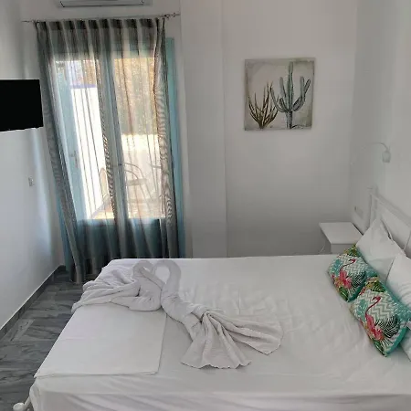 Cactus Paros Gæstehus 2*